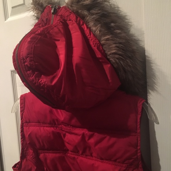 2/$25 F21 Streetwear Red Hooded Faux Fur Puffer Vest - Picture 4 of 7